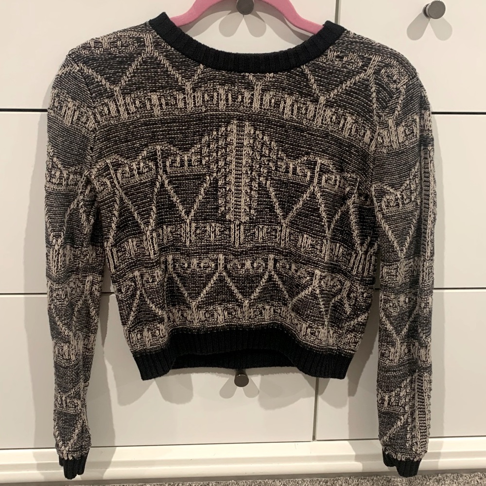 Black and white knitted crop sweater.